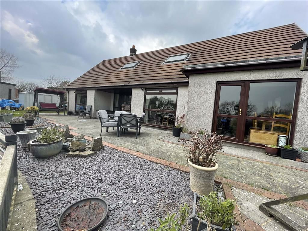 5 bedroom property for sale in Capel Seion Road, Drefach, Drefach
