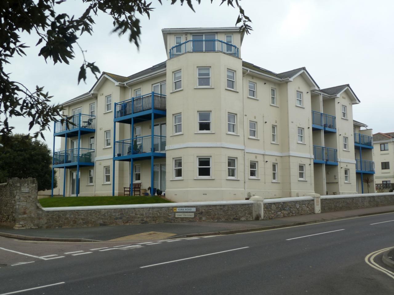 2 bedroom property for sale in Kestrel Court, 49 Road, Torquay, TQ1 £190,000