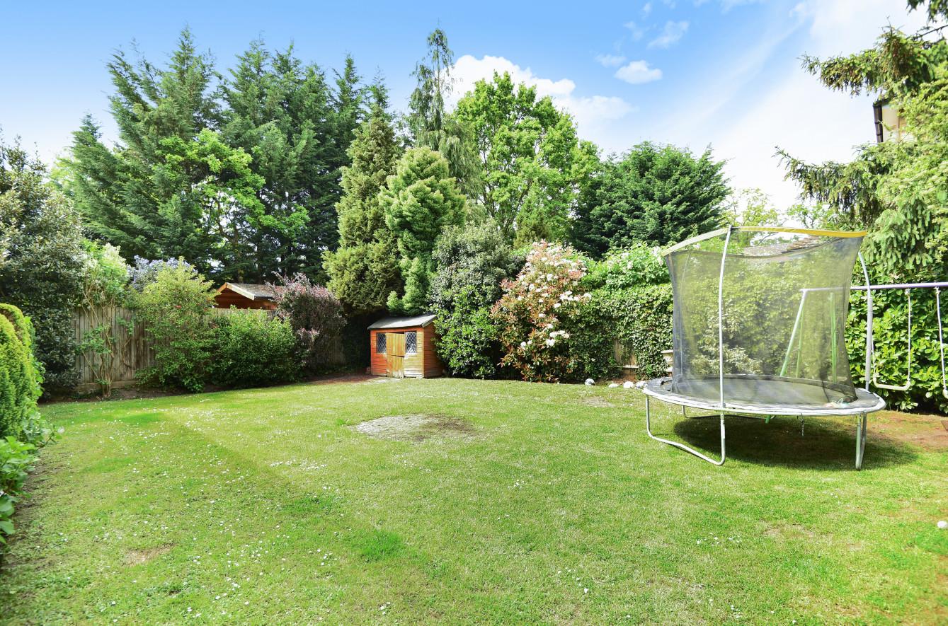 5 bedroom property for sale in Holm Grove, Hillingdon £1,175,000