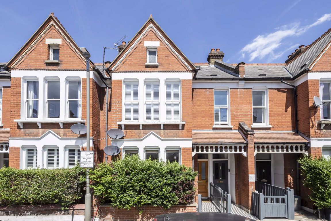 Jacksons 2 bedroom property for sale in Yukon Road, Balham £675,000
