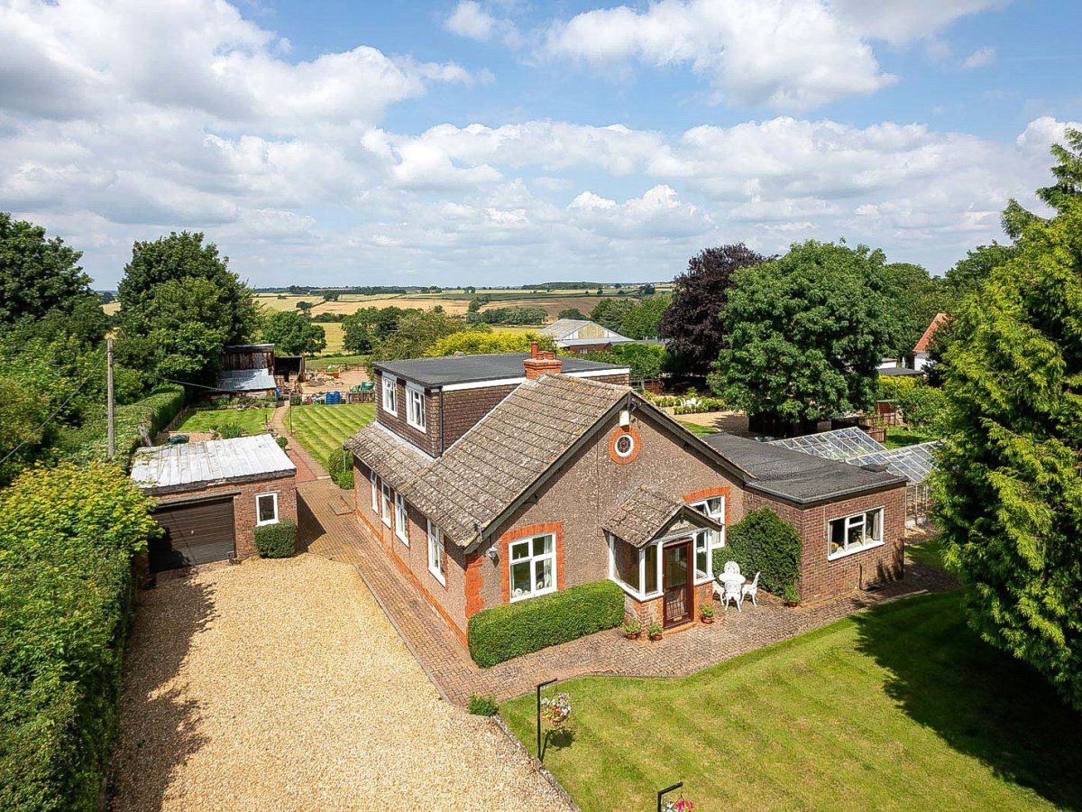 JacksonStops 5 bedroom property for sale in Glebe Lane, Lower