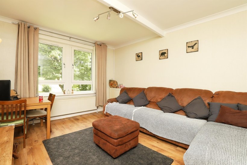 Bow Road, Greenock 2 bedroom flat Allen & Harris