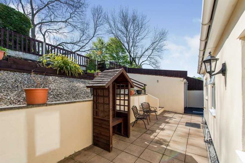 Holywell Lane, Castleford 3 bedroom detached house William H Brown