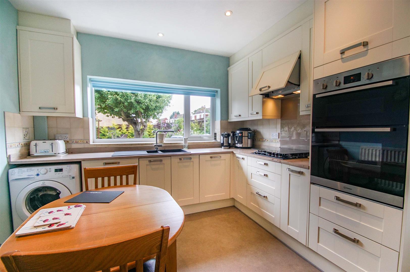 3 bedroom property for sale in Ashford Road, Whitnash, Leamington Spa