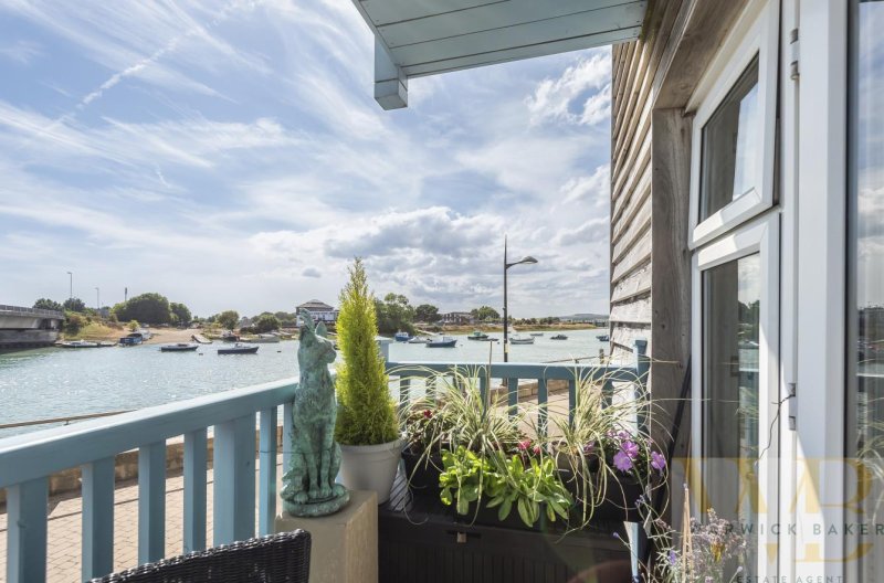 2 bedroom property for sale in Ropetackle, ShorehamBySea Offers in