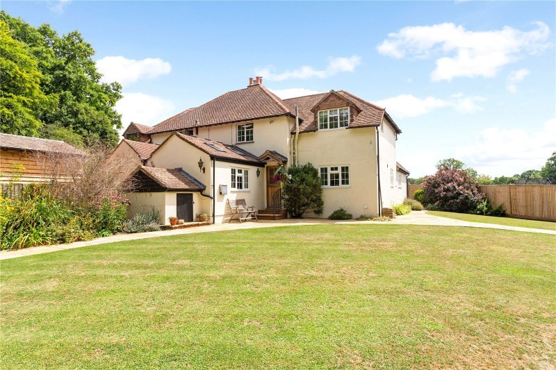 3 bedroom property for sale in Park Cottages, Mill Lane, Forest Green