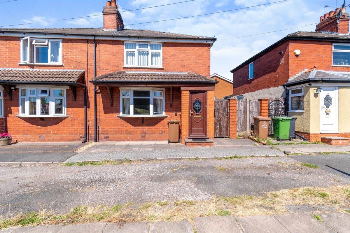 3 bedroom property for sale in Queen Street, Moxley, Wednesbury Guide