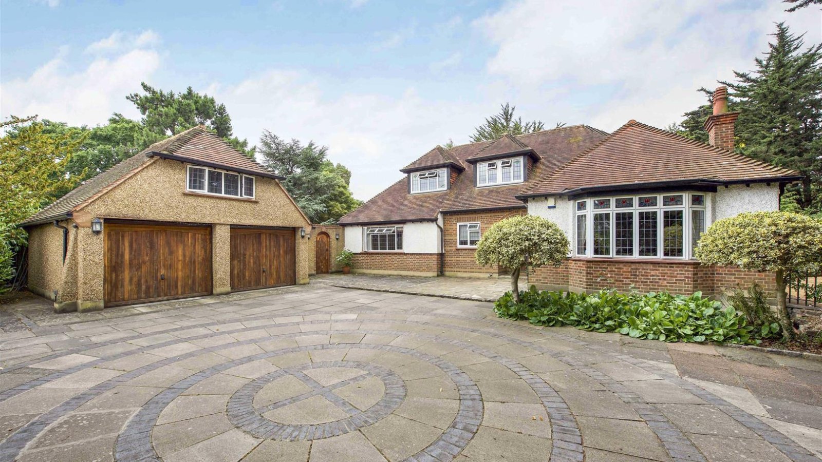 4 bedroom property for sale in Blossom Way, North Hillingdon £1,400,000