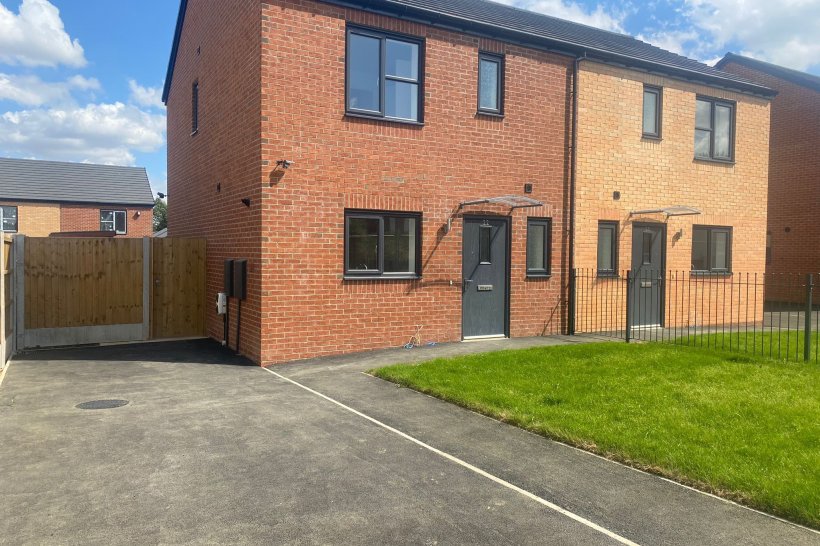 Pemberton Road, Castleford 3 bedroom semidetached house William H