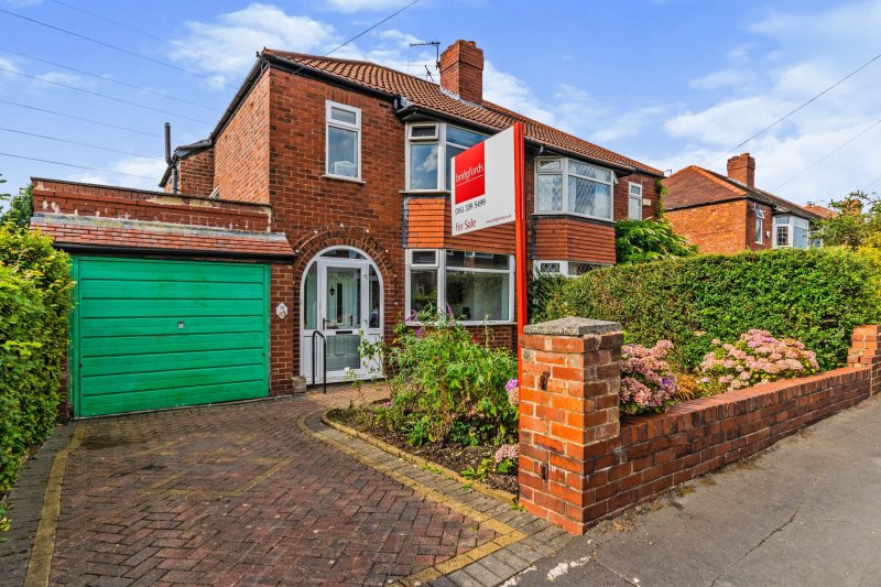 3 bedroom property for sale in Harmol Grove, AshtonunderLyne, OL7