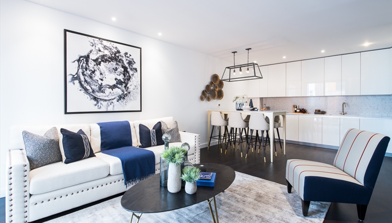 THREE BEDROOM APARTMENT  TO LET  CHARLES CLOWES WALK  NINE ELMS  SW11 Image 3