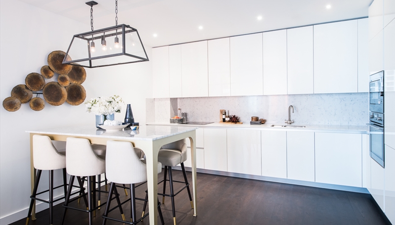 THREE BEDROOM APARTMENT  TO LET  CHARLES CLOWES WALK  NINE ELMS  SW11 Image 5