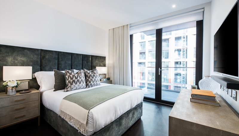 THREE BEDROOM APARTMENT  TO LET  CHARLES CLOWES WALK  NINE ELMS  SW11 Image 6
