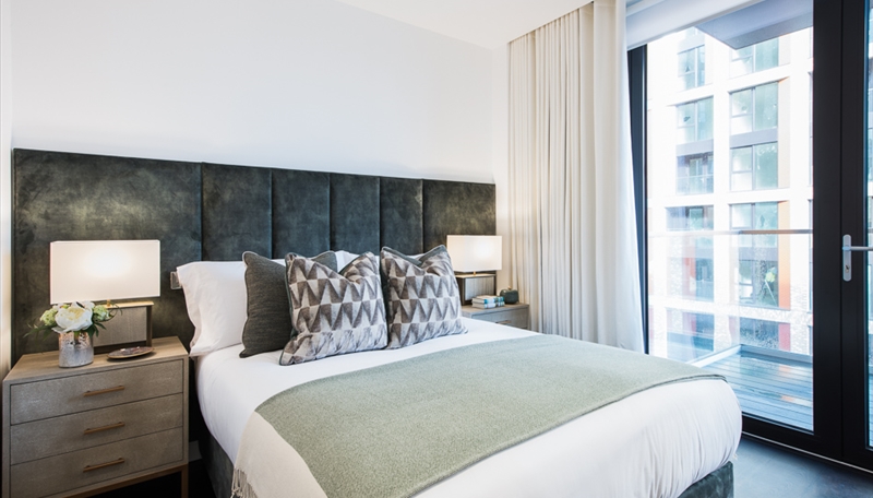 THREE BEDROOM APARTMENT  TO LET  CHARLES CLOWES WALK  NINE ELMS  SW11 Image 7