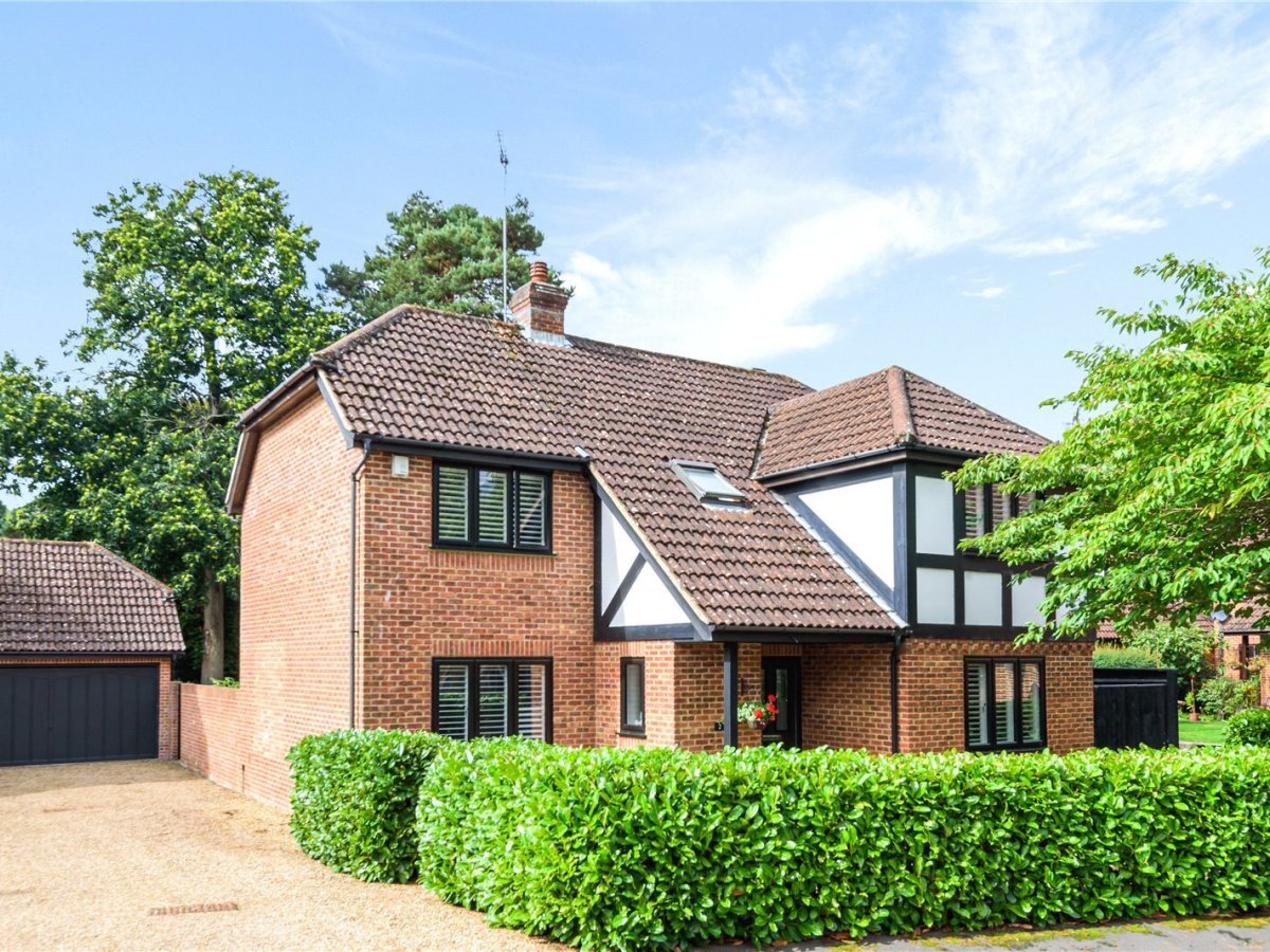 5 bedroom property for sale in Napier Drive, Camberley, Surrey, GU15