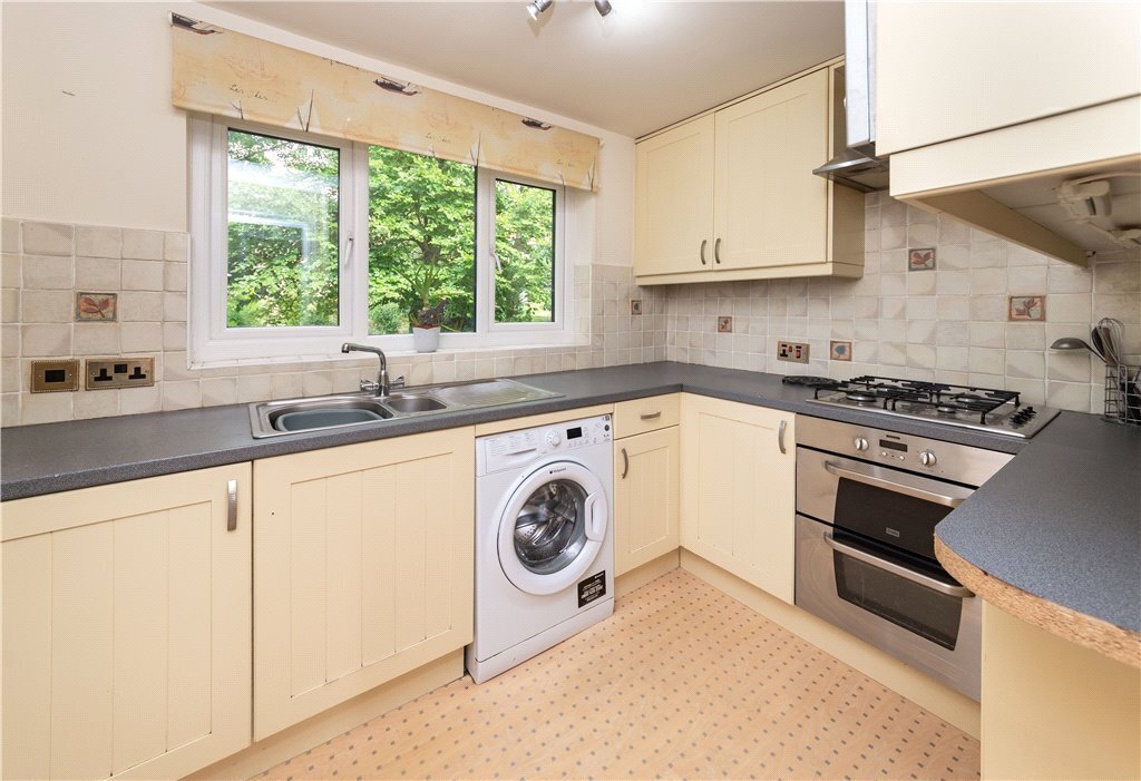 2 bedroom property for sale in Ridgewood Close, Baildon, BD17 Guide