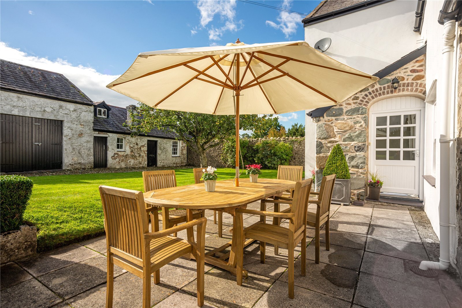 4 bedroom property for sale in Caeathro, Caernarfon, Gwynedd, LL55 £