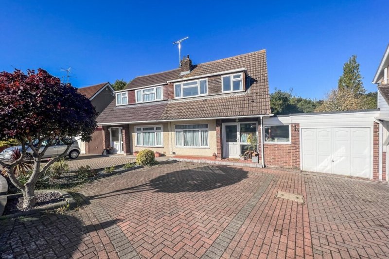 3 bedroom property for sale in Merryfields Avenue, Hockley Guide