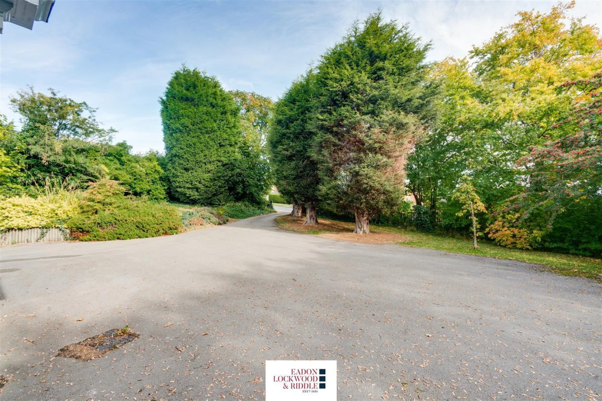 5 bedroom property for sale in Whitehill Lane, Brinsworth, Rotherham