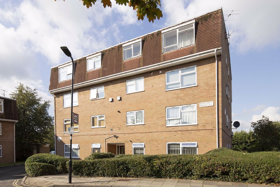Robertson Smith & Kempson 2 bedroom property for sale in Rowan Close, Ealing £375,000