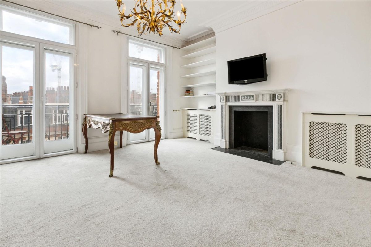 2 bedroom property for sale in Avonmore Mansions, Avonmore Road, London
