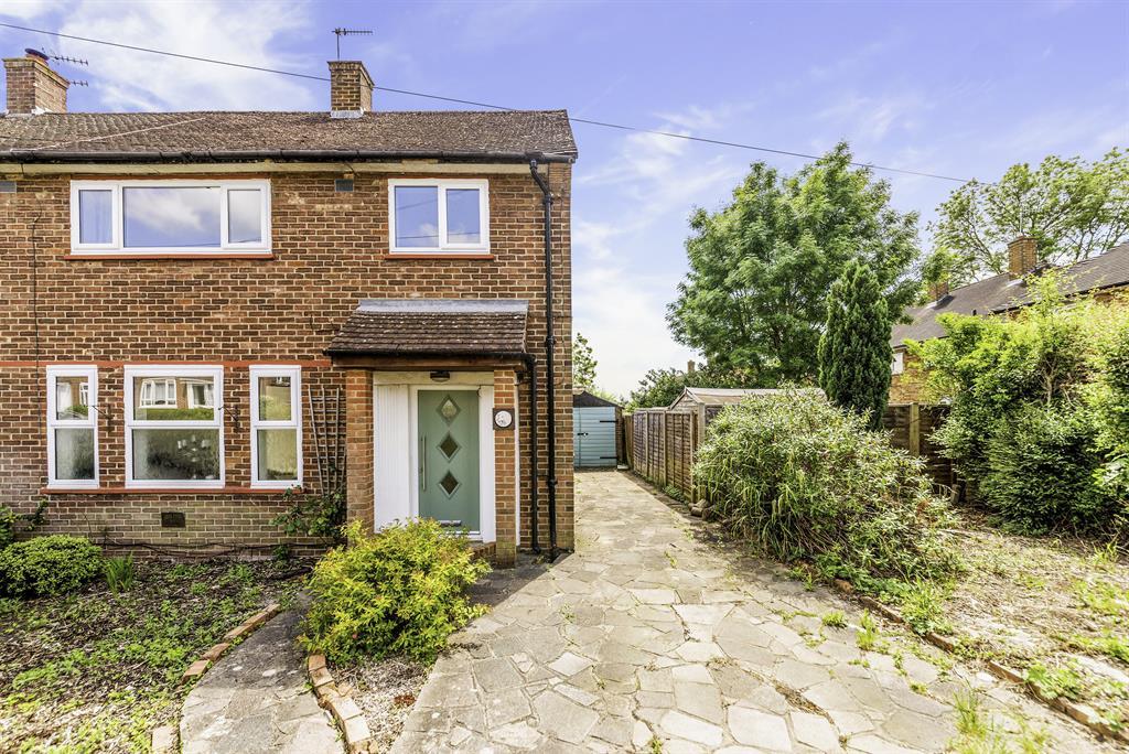 3 bedroom property for sale in Chesterton Drive, Merstham, RH1 3NZ £