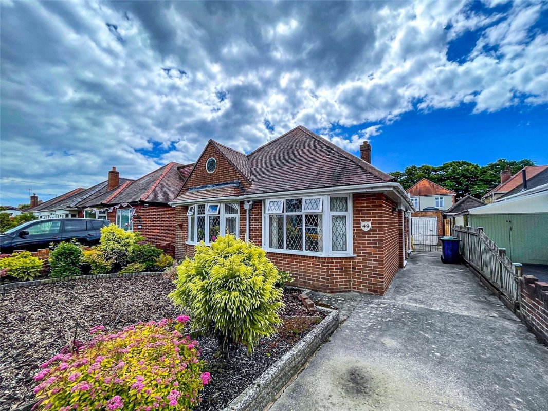 2 bedroom property for sale in Merrivale Avenue, Bournemouth, BH6