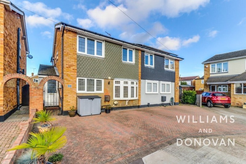 4 bedroom property for sale in Woodcote Way, Benfleet Guide price £