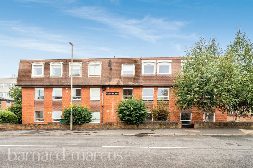 East Street, Epsom 1 bedroom apartment Barnard Marcus
