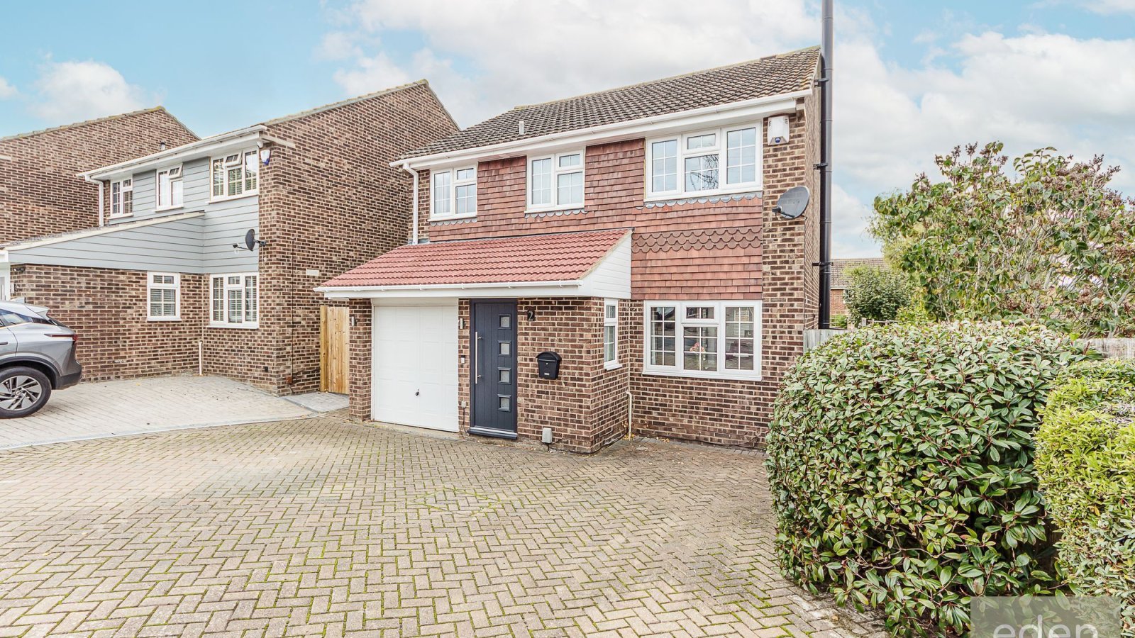 4 bedroom property for sale in Bronte Close, Larkfield, ME20 Guide