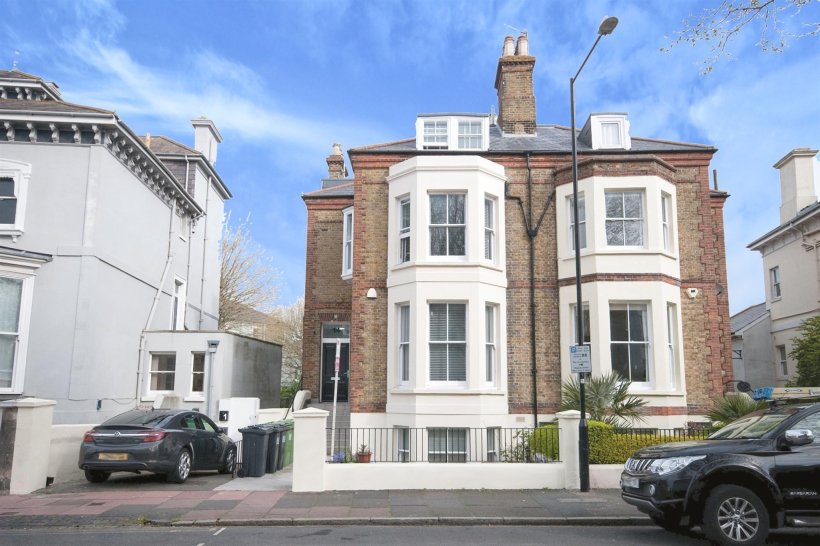 Lismore Road, Eastbourne 1 bedroom flat Fox & Sons
