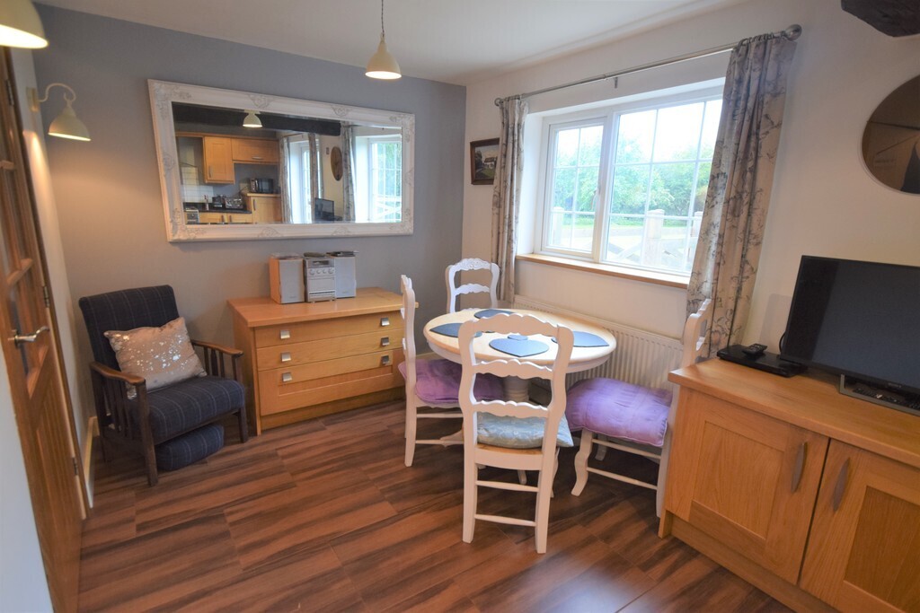 4 bedroom property for sale in Highfield Lane, Trumfleet, Doncaster Offers in the region of £