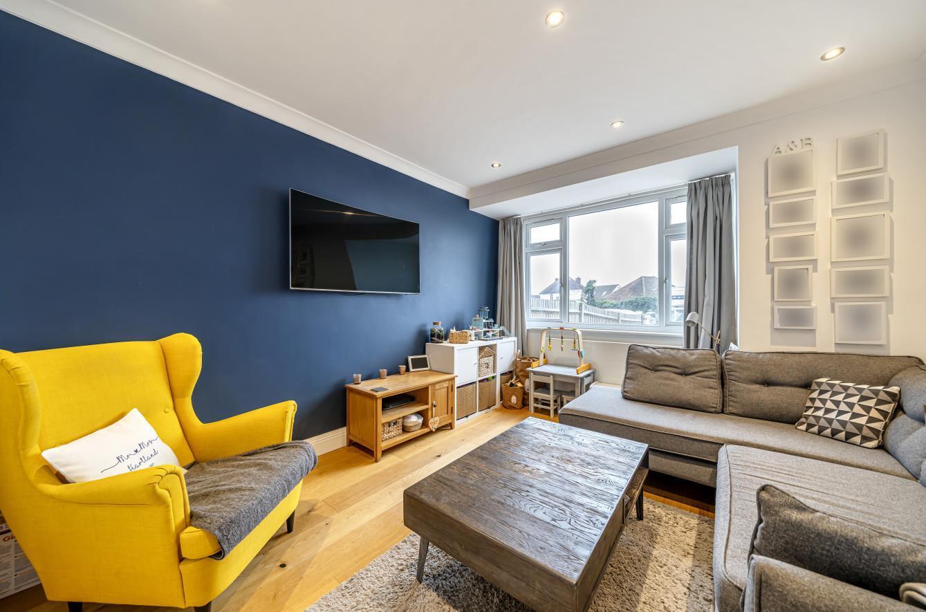 3 bedroom property for sale in Langley Park Road, Iver Offers in