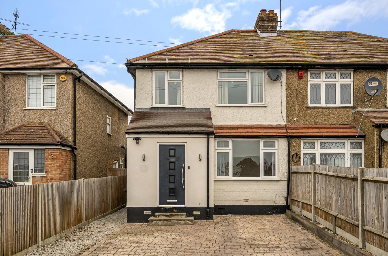 3 bedroom property for sale in Langley Park Road, Iver Offers in