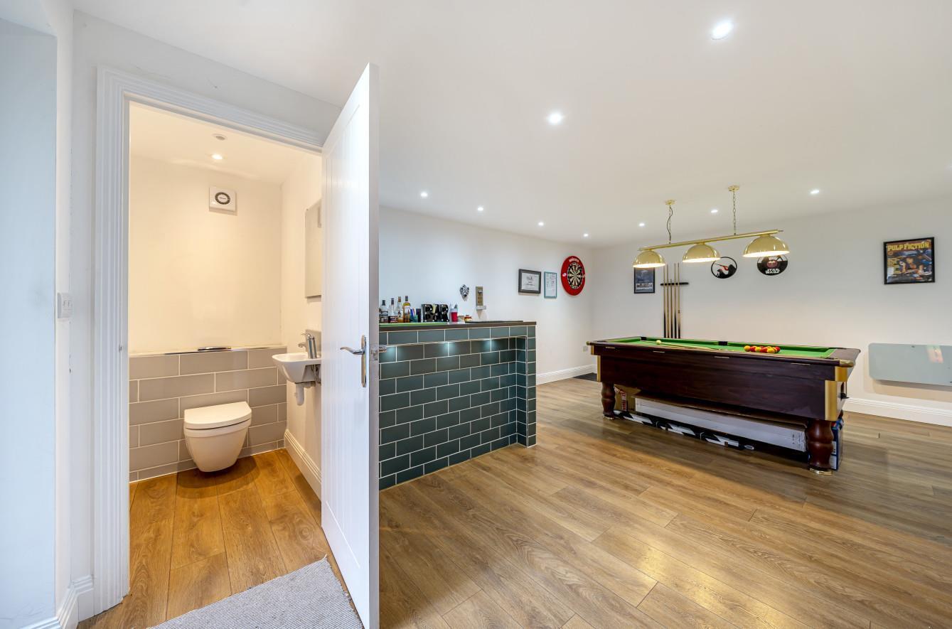 3 bedroom property for sale in Langley Park Road, Iver Offers in