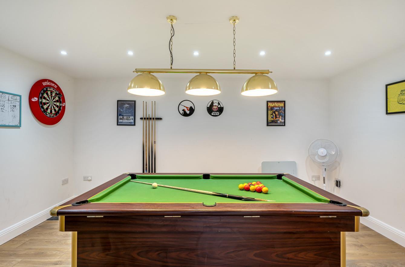 3 bedroom property for sale in Langley Park Road, Iver Offers in