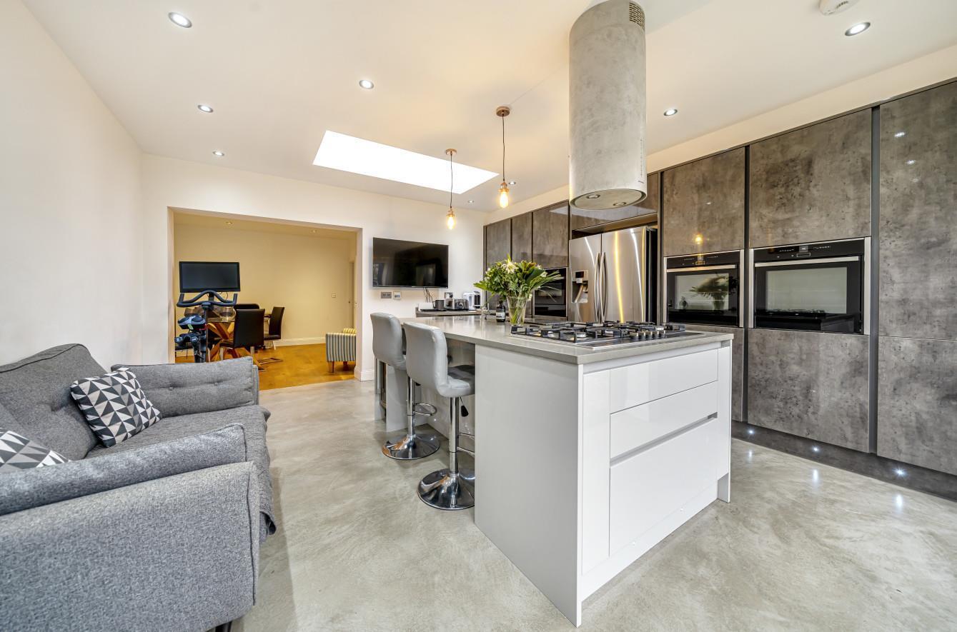 3 bedroom property for sale in Langley Park Road, Iver Offers in