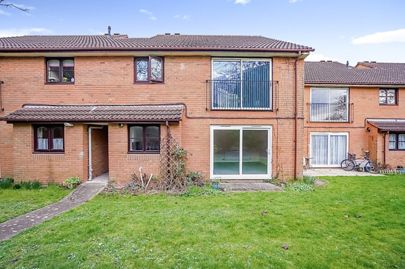 Coulson Way, Burnham, Slough 2 bedroom apartment Roger Platt