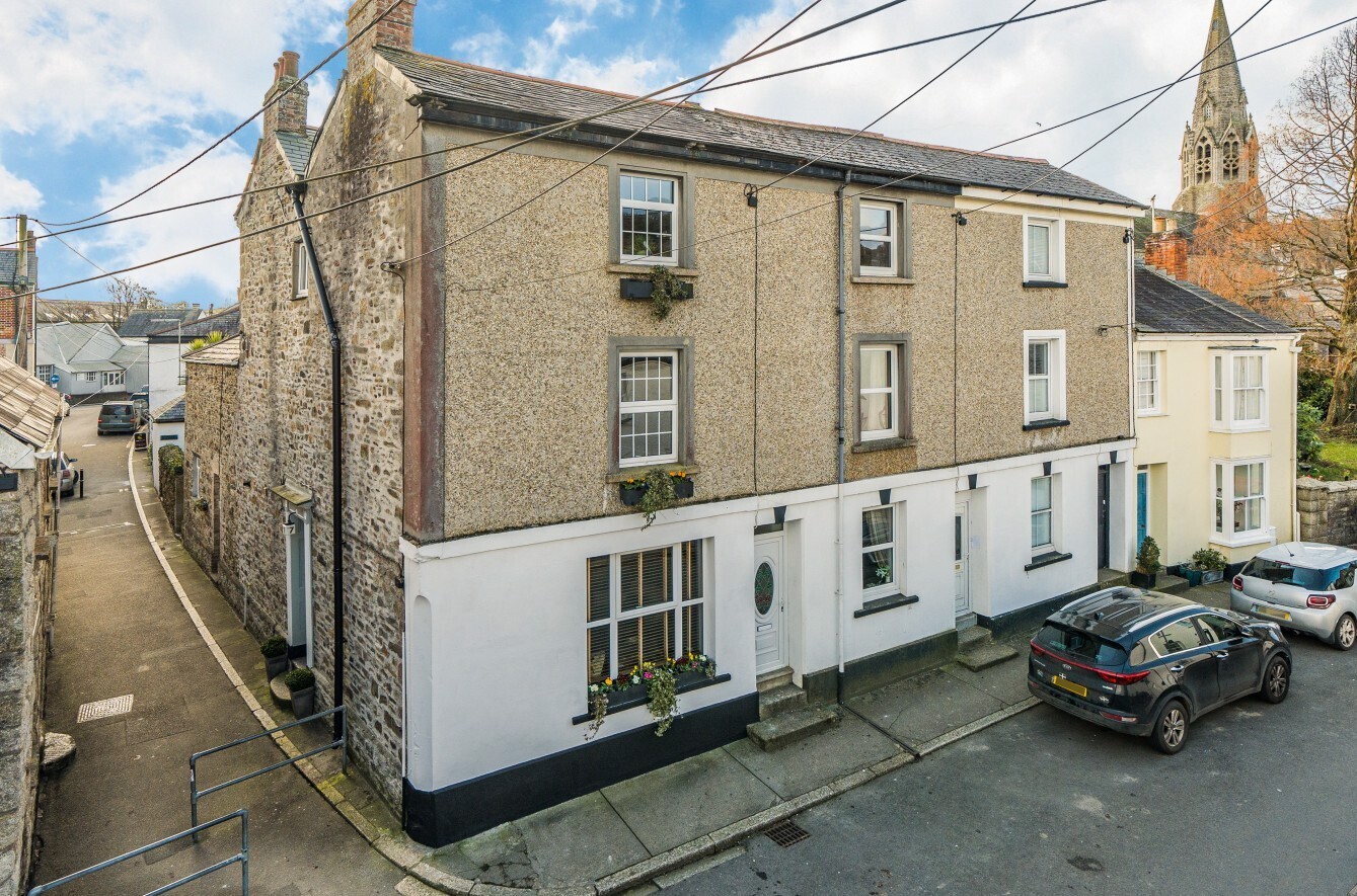 4 bedroom property for sale in North Street, Lostwithiel, Cornwall