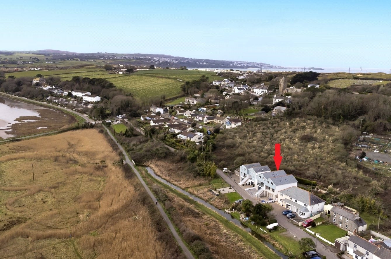 4 bedroom property for sale in Glebe Row, Phillack, Hayle, TR27 Guide