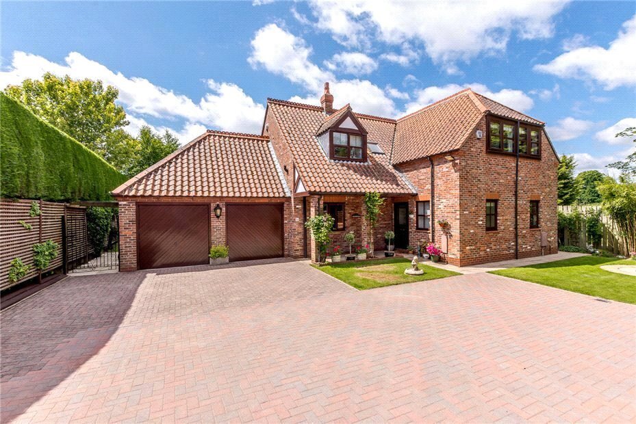 JacksonStops 4 bedroom property for sale in Hallgarth Close, Main