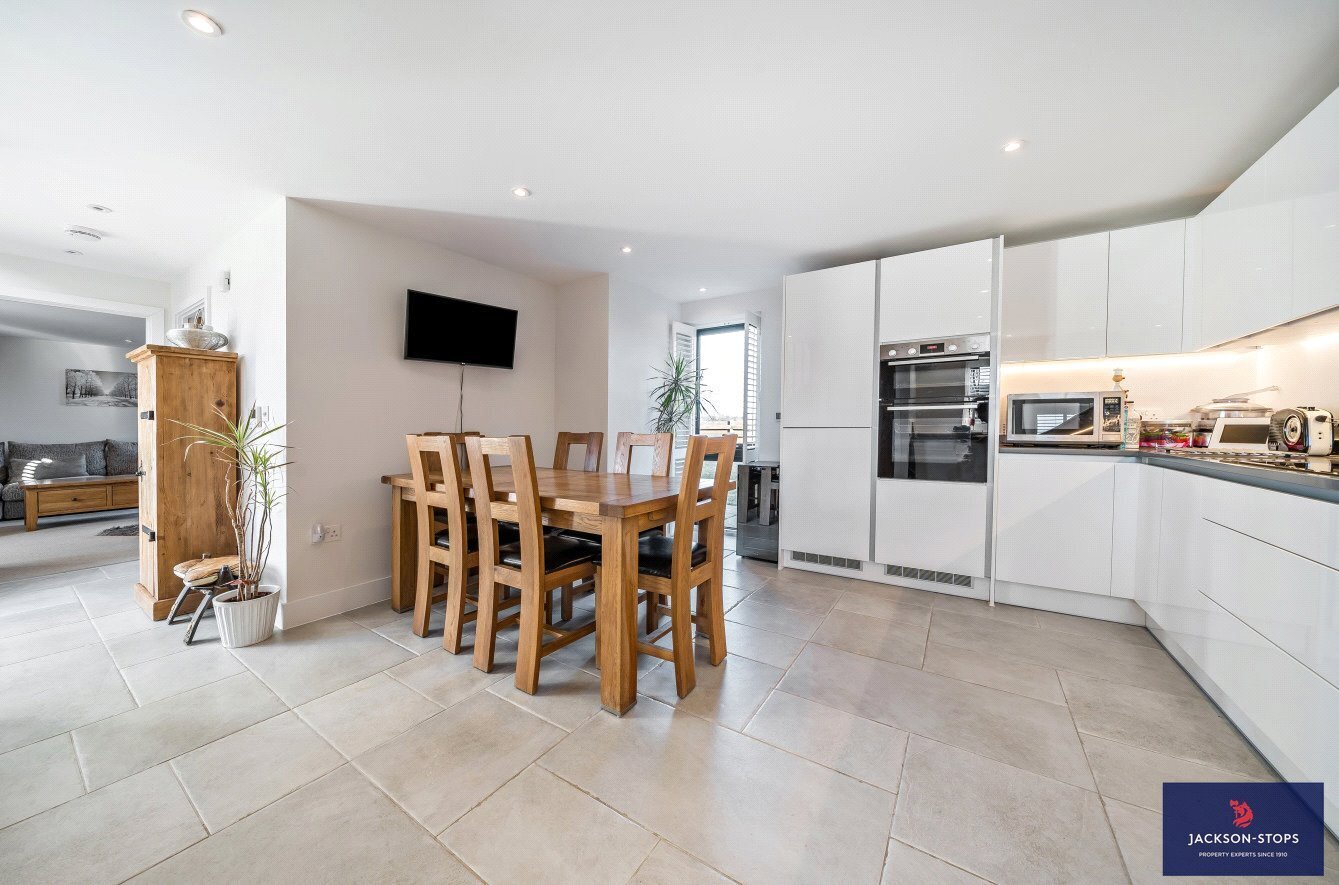 JacksonStops 3 bedroom property for sale in Hill Farm View