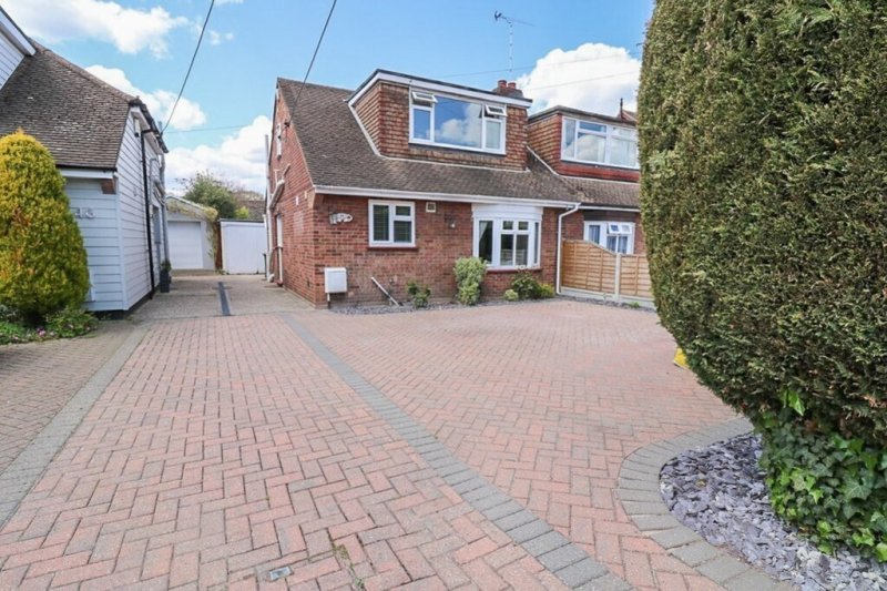 3 bedroom property for sale in Woodlands Road, Hockley Guide price £