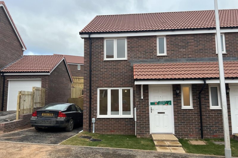 3 bedroom property to let in Blacksmiths Drive, Hill Barton, Exeter £