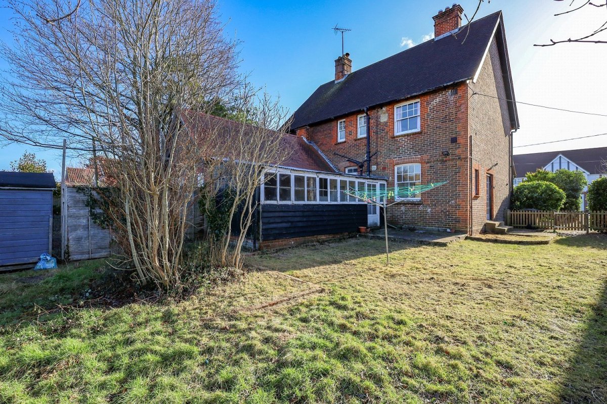 5 bedroom property for sale in Rake Road, Liss, Hampshire, GU33 Guide