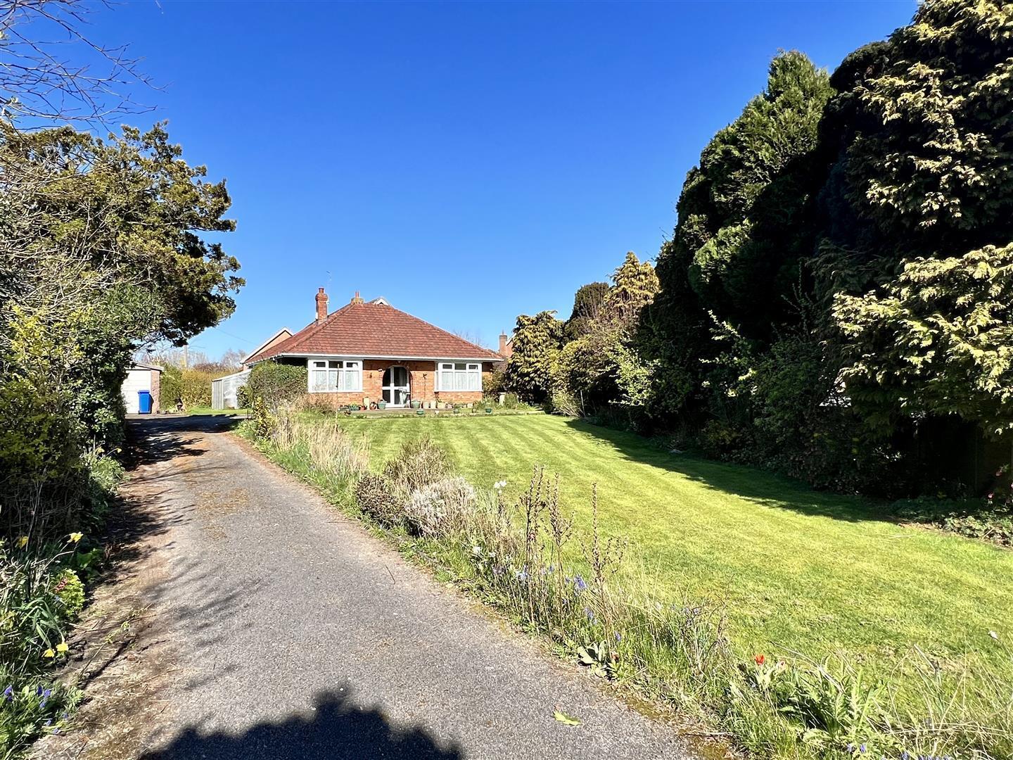 2 bedroom property for sale in Back Lane, HolmeOnSpaldingMoor £265,000