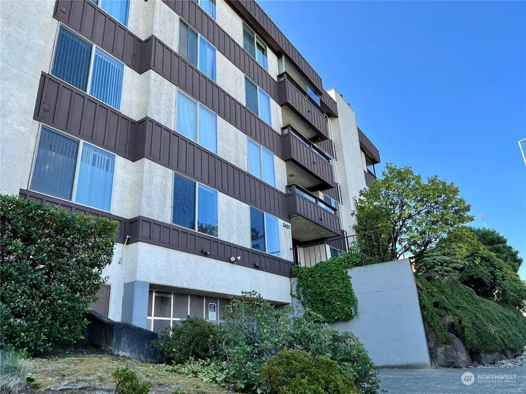 3421 SW Roxbury St, Seattle, WA 98126