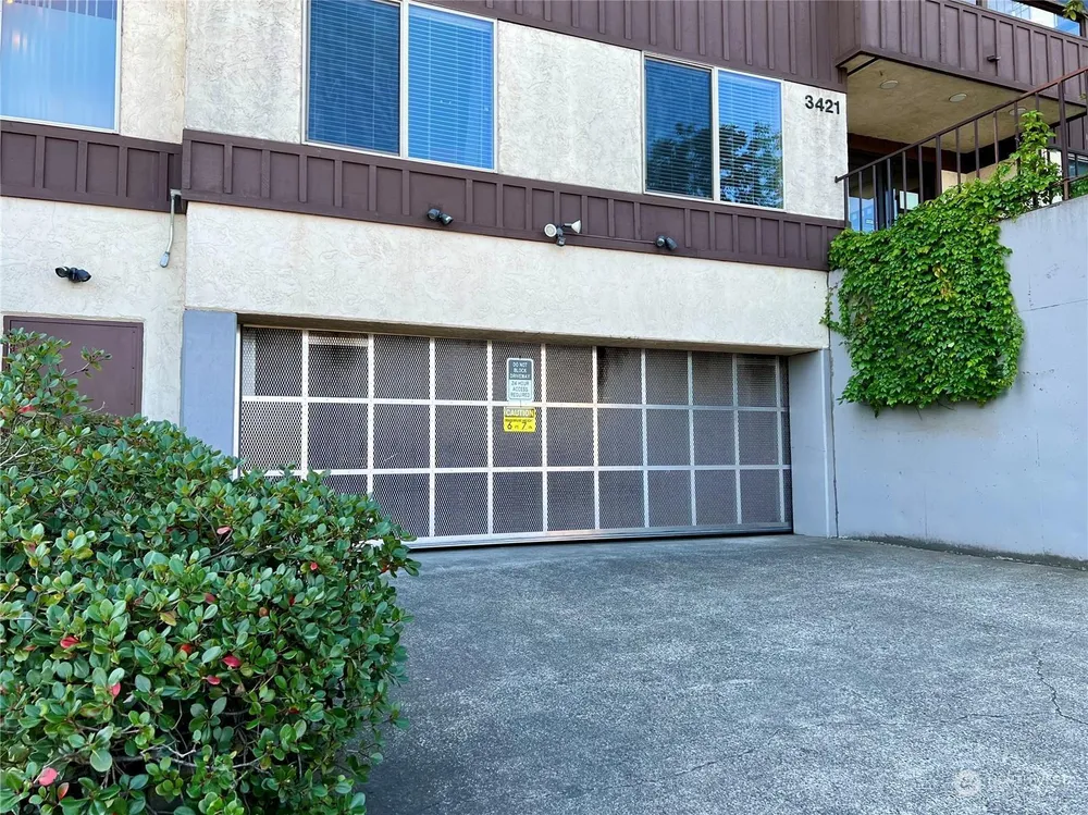 3421 SW Roxbury St, Seattle, WA 98126