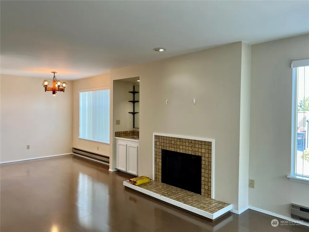 3421 SW Roxbury St, Seattle, WA 98126