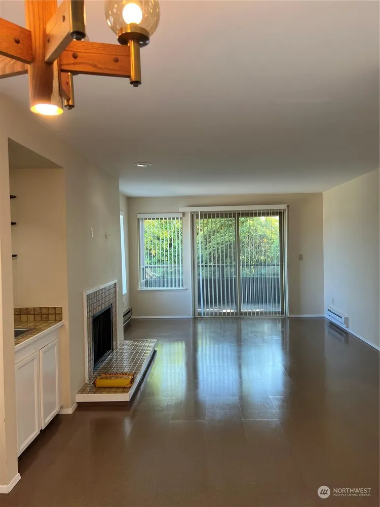 3421 SW Roxbury St, Seattle, WA 98126